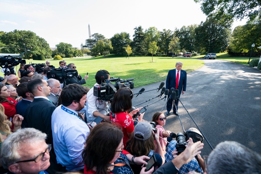 Amerykański prezydent podczas konferencji w Białym Domu /JIM LO SCALZO /PAP/EPA