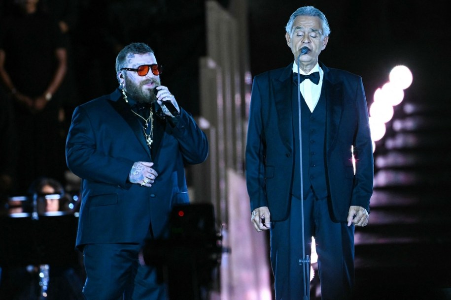 Amerykański raper Jelly Roll i Andrea Bocelli /FILIPPO MONTEFORTE /AFP/EAST NEWS