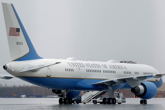 Amerykański samolot rządowy Boeing C-32A na lotnisku w Jasionce /Darek Delmanowicz /PAP