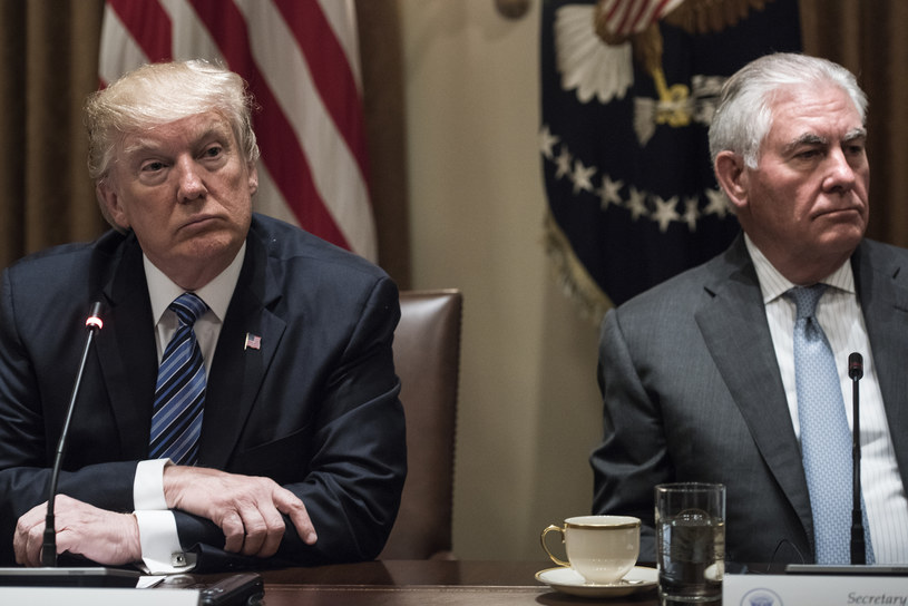 Amerykański sekretarz stanu Rex Tillerson i prezydent USA Donald Trump /Brendan Smialowski /  /AFP