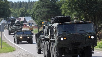 Amerykański wóz opancerzony uderzył w drzewo. Poszkodowani 2 żołnierze