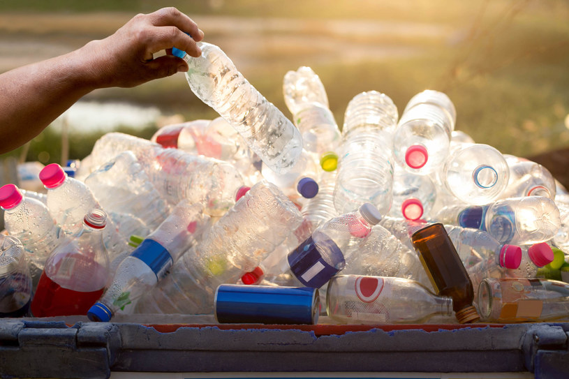 ​Amerykański zespół badaczy z Boise State University opracował biodegradowalny plastik, pozbawiony wad wcześniejszych materiałów. Wynalazek ma doskonałe parametry użytkowe i ulega szybkiej biodegradacji, ale tylko na żądanie. /123RF/PICSEL
