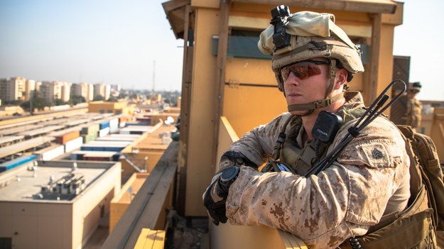 Amerykański żołnierz pilnujący budynku ambasady USA w Bagdadzie /KYLE TALBOT / US MARINE CORPS HANDOUT /PAP/EPA