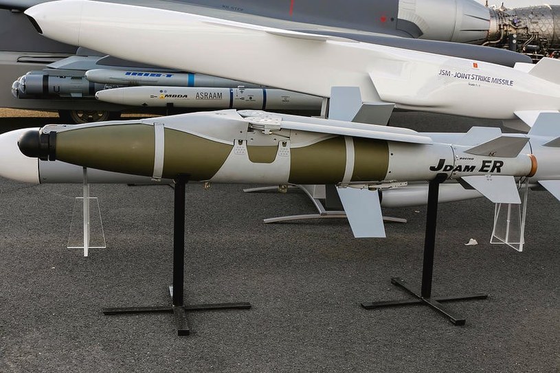 Amerykańskie bomby JDAM-ER mają maksymalny zasięg aż 72 kilometry. Ukraina miała je otrzymać w wersji modułu przyczepionego do 500-funtowych bomb MK82 /@oapolobrasil /Twitter
