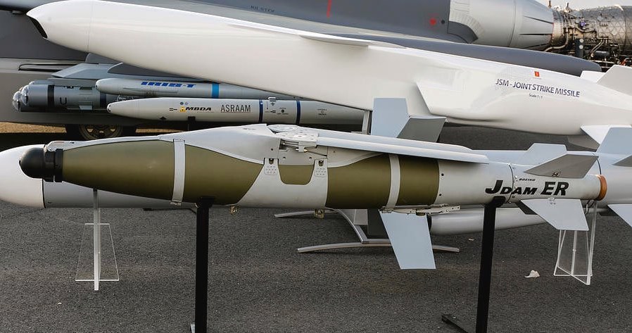 Amerykańskie bomby JDAM-ER mają maksymalny zasięg aż 72 kilometry. Ukraina miała je otrzymać w wersji modułu przyczepionego do 500-funtowych bomb MK82 /@oapolobrasil /Twitter
