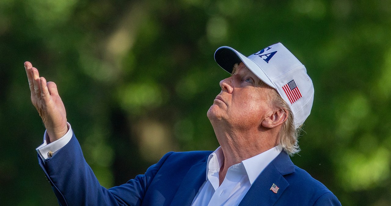 Amerykańskie cła nie takie straszne. Dolar mocniejszy, bo Trump ”zawsze się wycofuje”. /TASOS KATOPODIS / GETTY IMAGES NORTH AMERICA / GETTY IMAGES /AFP