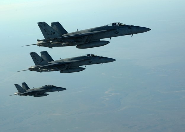 Amerykańskie maszyny F-18E Super Hornets. Zdjęcie opublikowane przez Pentagon /DOD/US AIR FORCE/SGT. SHAWN NICKEL HANDOUT /PAP/EPA