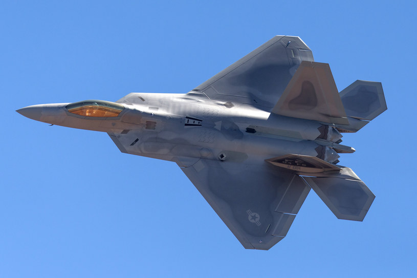 Amerykańskie myśliwce F-22 Raptor mają "powstrzymać agresję w regionie Morza Bałtyckiego" /123RF/PICSEL