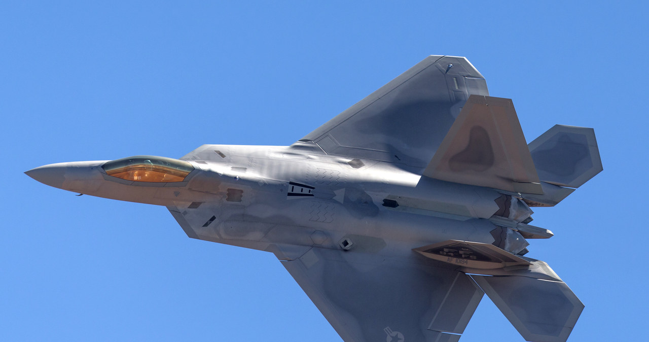 Amerykańskie myśliwce F-22 Raptor mają "powstrzymać agresję w regionie Morza Bałtyckiego" /123RF/PICSEL