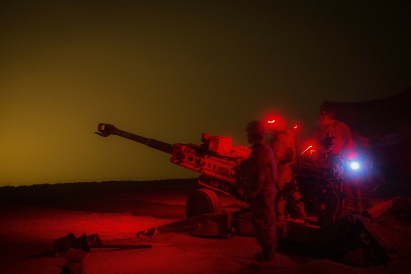 Amerykańskie oddziały wykorzystujące artylerię M777 /East News
