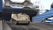 Amerykańskie pojazdy opancerzone przybyły do duńskiego portu w ramach operacji NATO „Atlantic Resolve”