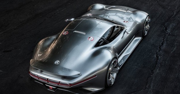 AMG Vision Gran Turismo zachowa swoje znaki rozpoznawcze: chromowane wykończenie karoserii, chowany tylny spojler czy końcówki wydechu "wtopione" w tylny pas. Specjalne obręcze dostarczy firma ADV.1. /Mercedes