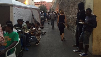 Amnesty International twierdzi, że we Włoszech policja torturuje uchodźców. Służby zaprzeczają