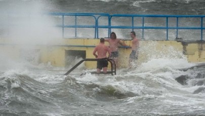 ​Amy odcina prąd, uziemia samoloty. Irlandia i Szkocja pod naporem żywiołu