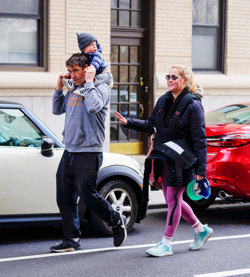 Amy Schumer z mężem i synkiem /Jackson Lee /Getty Images