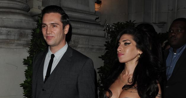 Amy Winehouse i Reg Traviss &nbsp; /Splashnews