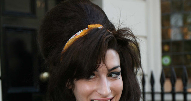 Amy Winehouse po wizycie u dentysty &nbsp; /Splashnews