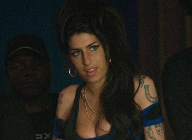 Amy Winehouse pobiera u chrześnicy lekcje slangu fot. Ian Gavan /Getty Images/Flash Press Media