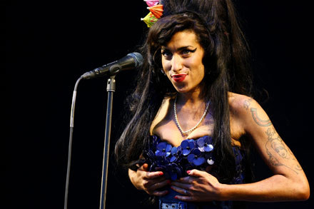 Amy Winehouse w Glastonbury /arch. AFP