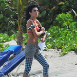 Amy Winehouse wypędza paparazzich