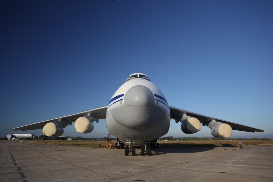 An-124 Ruslan - to właśnie takie maszyny mają dostarczać rosyjską broń do Syrii /PAP/ITAR-TASS / Marina Lystseva /PAP