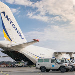 An-124 Rusłan wylądował na lotnisku w Pyrzowicach. Transport 20 ambulansów dla Ukrainy