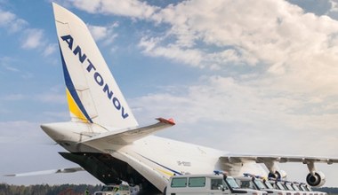 An-124 Rusłan wylądował na lotnisku w Pyrzowicach. Transport 20 ambulansów dla Ukrainy