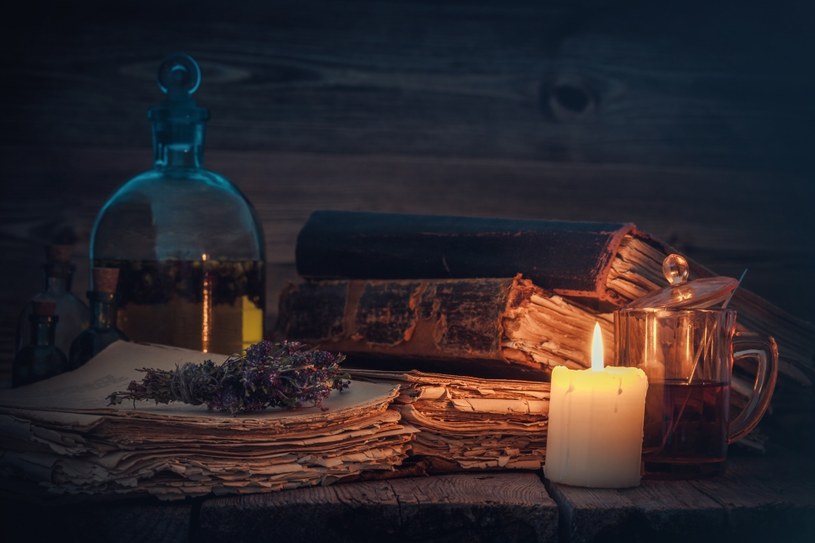 Ana stworzyła w swoim domu małe laboratorium zwane "warsztatem alchemika" /123RF/PICSEL
