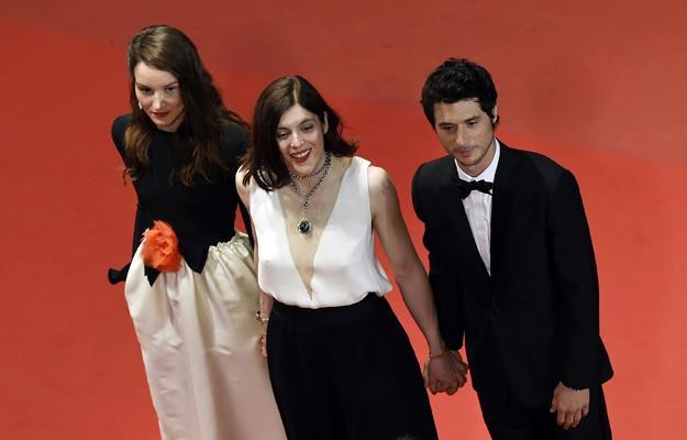 Anais Demoustier, Valerie Donzelli i Jeremie Elkaim na festiwalu w Cannes /AFP