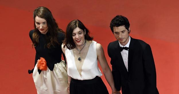 Anais Demoustier, Valerie Donzelli i Jeremie Elkaim na festiwalu w Cannes /AFP