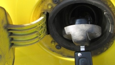 Analitycy: Benzyna będzie tańsza, a diesel droższy