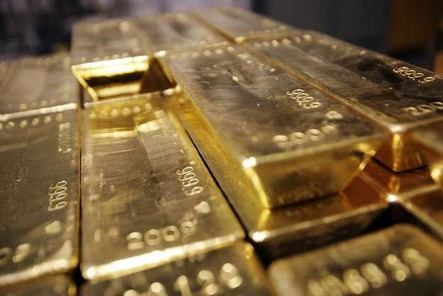 Analitycy największych instytucji finansowych spodziewają się kontynuacji hossy na rynku złota /AFP