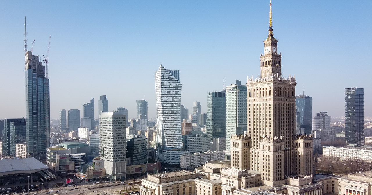 Analitycy PKO BP prognozują, że polska gospodarka może zaliczyć "miękkie lądowanie" /Mateusz Wlodarczyk/NurPhoto /AFP