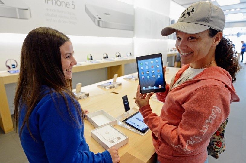 Analitycy są zgodni, że udziały Apple na rynku tabletów regularnie maleją /AFP