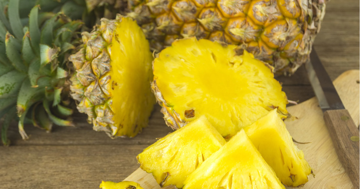 Ananas to prawdziwa bomba witaminowa. /123RF/PICSEL