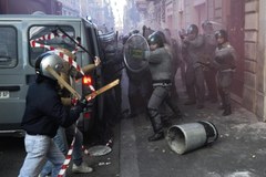 Anarchiści demolują główną ulicę Rzymu