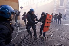 Anarchiści demolują główną ulicę Rzymu