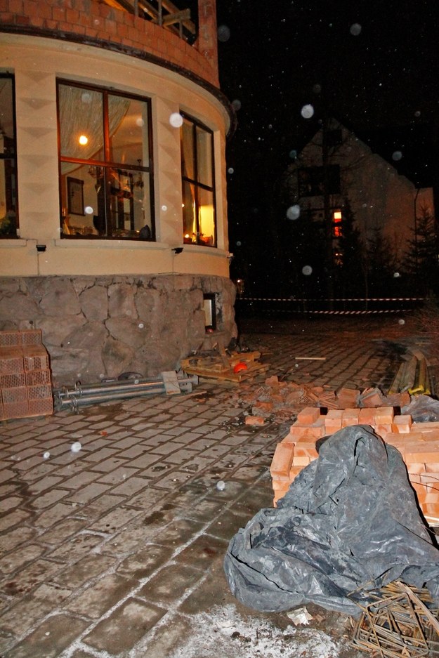 &nbsp; Fragment muru, który ranił robotnika /Maciej Pałahicki /RMF FM