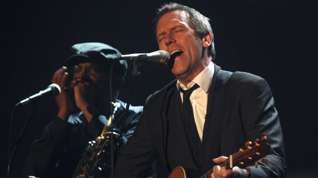 &nbsp; Hugh Laurie gra i śpiewa i świetnie mu się to udaje /AFP
