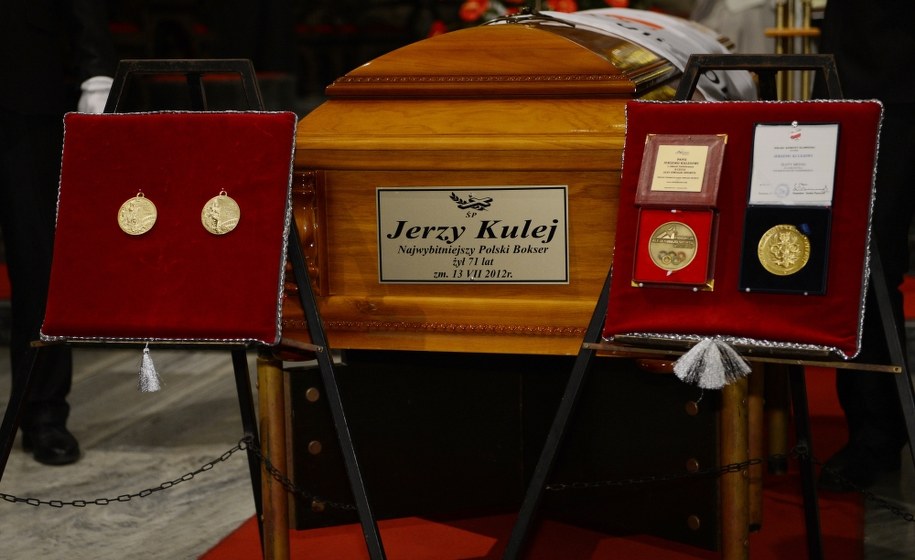 &nbsp; Jerzy Kulej spoczął na warszawskich Powązkach /Radek Pietruszka /PAP