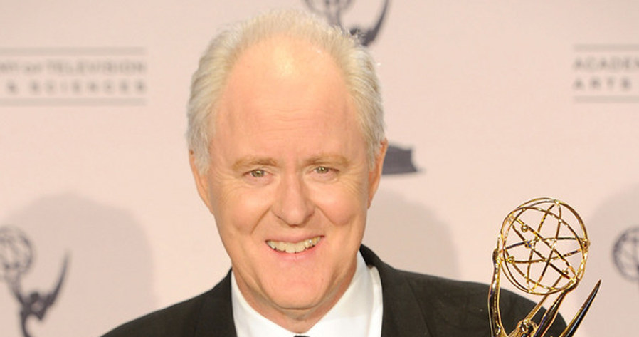 &nbsp; John Lithgow dzierży Emmy za swoją rolę w serialu "Dexter" /AFP