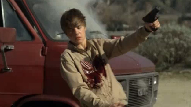 &nbsp; Justin Bieber w "CSI" pada od kul policjantów /YouTube