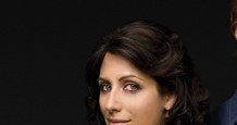 &nbsp; Lisa Cuddy (Lisa Edelstein) stara się trzymać rękę na pulsie wszystkich spraw /AXN