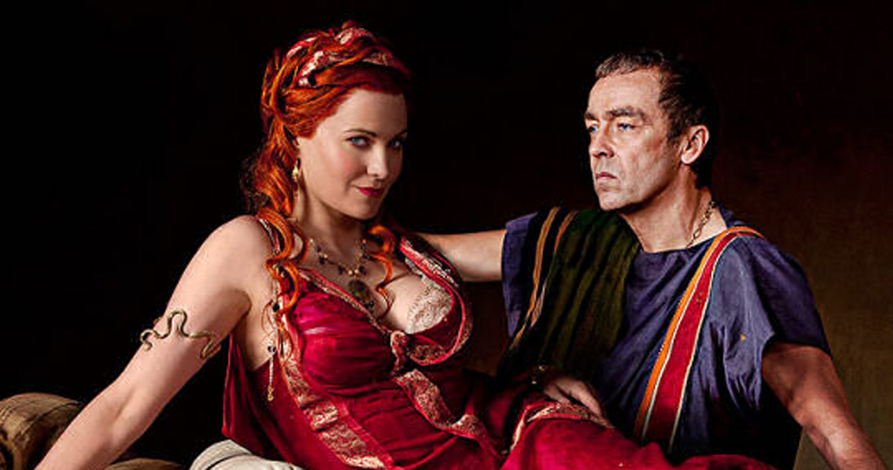 &nbsp; Lucy Lawless i John Hannah w serialu "Spartakus: Krew i piach" /materiały prasowe