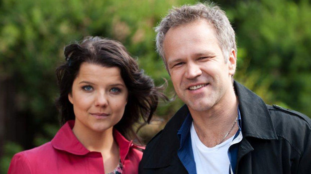 Serial "Na Wspólnej" ma już 9 lat! Marta (Joanna Jabłczyńska) i Janusz (Radosław Pazura) /materiały prasowe