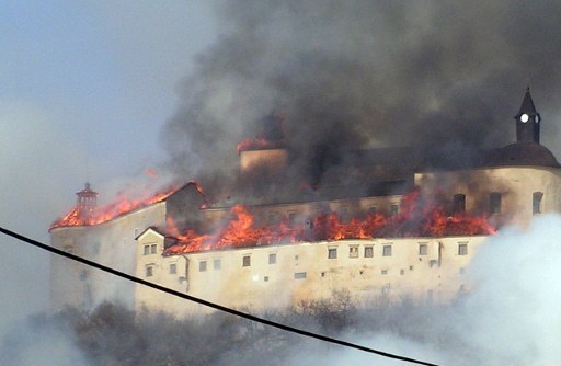 &nbsp; Płonący zamek w Krasnej Horce /Maria Skokanova /AFP