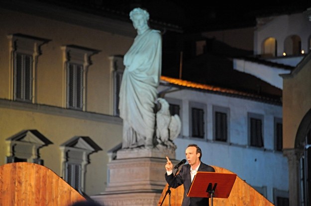 &nbsp; Roberto Benigni podczas recytowania "Boskiej Komedii" /MAURIZIO DEGL' INNOCENTI /PAP/EPA