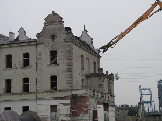 &nbsp; Rozbiórka dworca Łódź Fabryczna /poboczem.pl