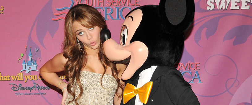 &nbsp; Szesnaste urodziny Miley. Wśród gości Myszka Mickey /Kevin Winter /Getty Images/Flash Press Media