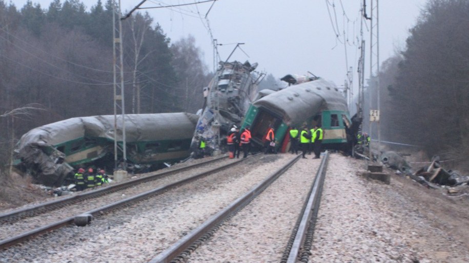 &nbsp; W katastrofie kolejowej pod Szczekocinami zginęło 15 osób /Maciej Grzyb /RMF FM